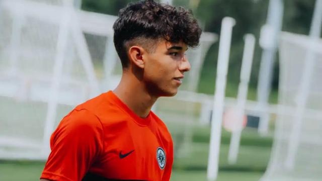 Enrique Herrero, nuevo fichaje del Real Madrid, entrenando con el Eintracht