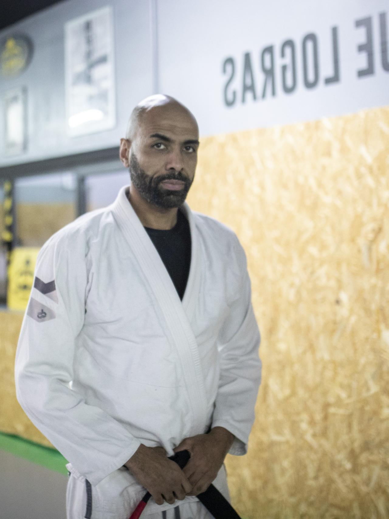 El Chojin, momentos antes de empezar la clase de artes marciales en un gimnasio de Torrejón de Ardoz.