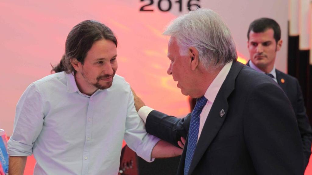 Un poquito de tensión en este encuentro entre Iglesias y González en 2016.