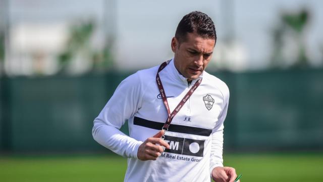 El entrenador del Elche repasa la situación del Elche ante el partido con el Barcelona.