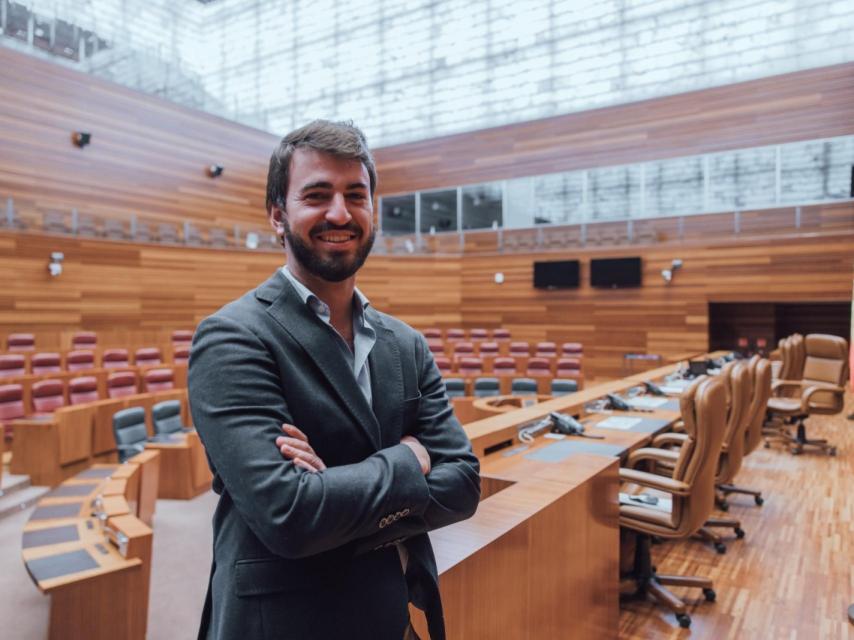 El candidato de Vox, Juan García-Gallardo, en el hemiciclo de las Cortes de Castilla y León