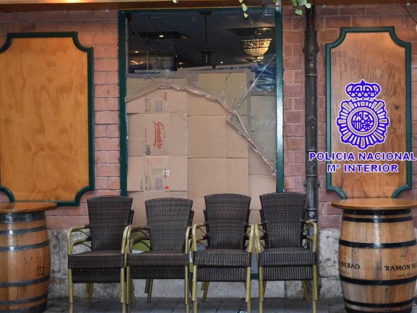 Imagen del cristal del bar facilitada por la Policía Nacional