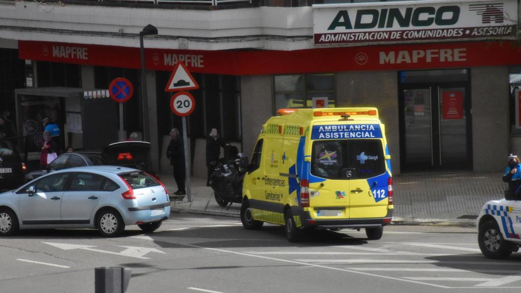 Una ambulancia en La Marina