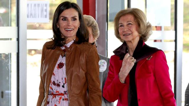 Las reinas Letizia y Sofía en el Rastrillo de Nuevo Futuro en una imagen de noviembre de 2019.