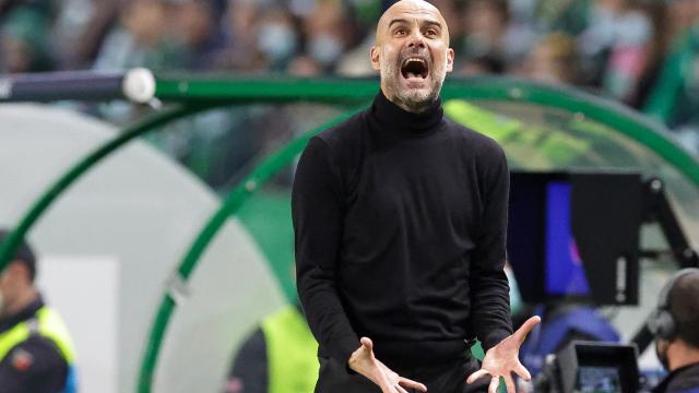 Pep Guardiola se desespera en un partido del Manchester City