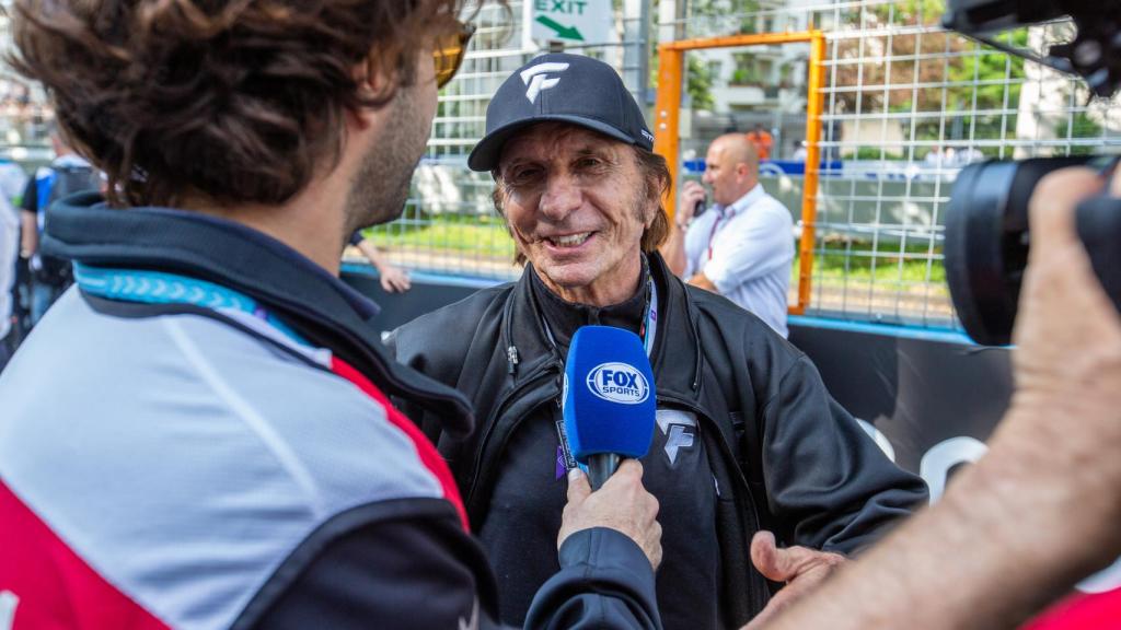 Emerson Fittipaldi durante una entrevista