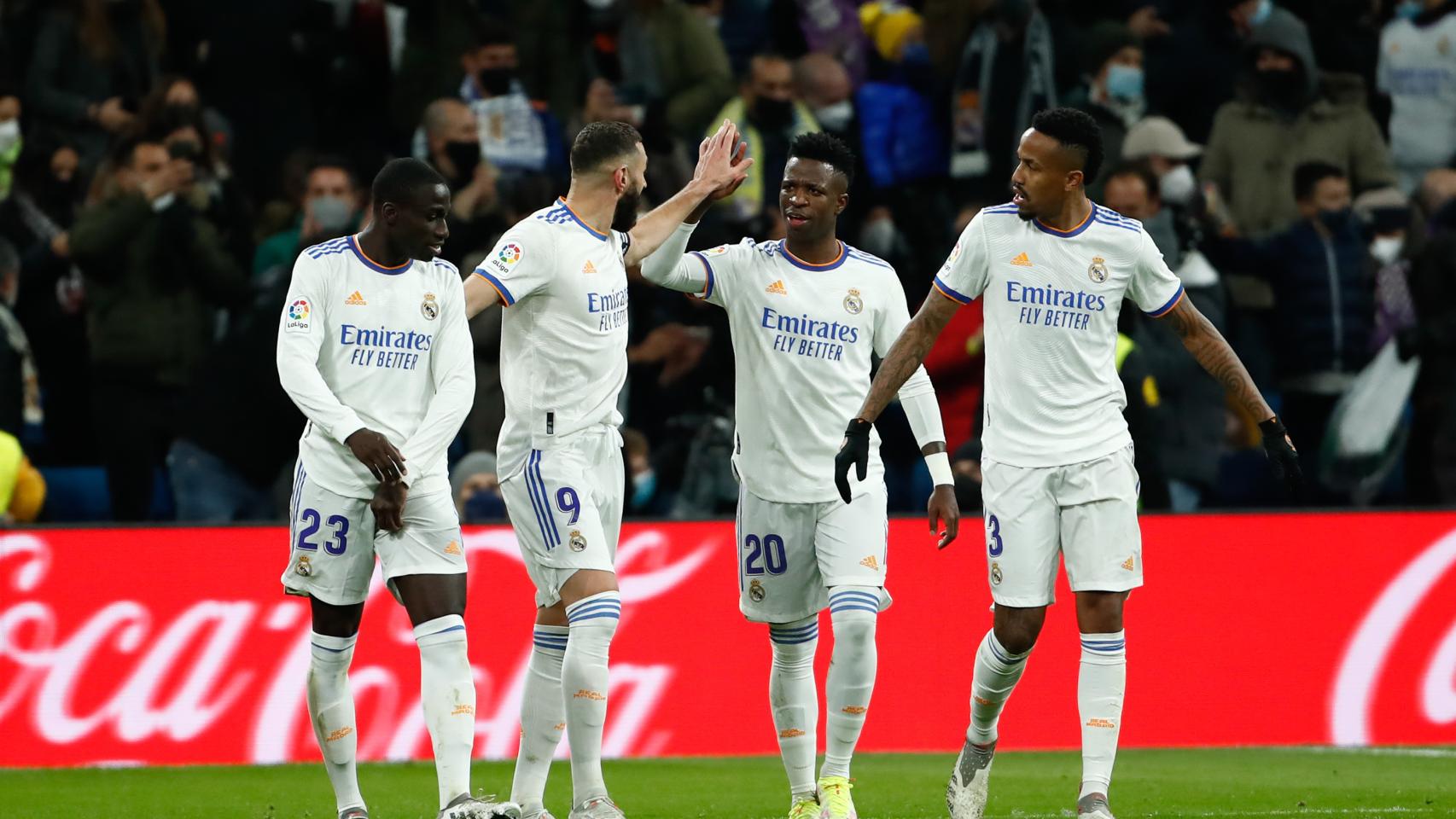 Ferland Mendy, Karim Benzema, Vinicius Junior y Eder Militao durante un partido del Real Madrid