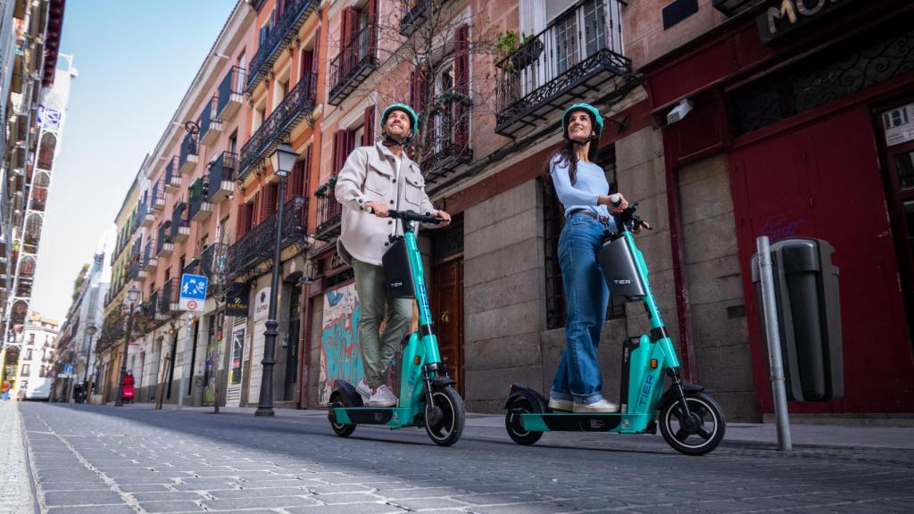 Imagen de unos patinetes TIER.