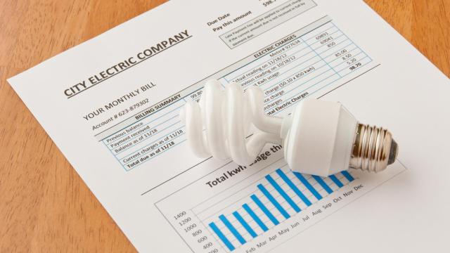 Este es el precio de la luz y  las horas más baratas de hoy, viernes