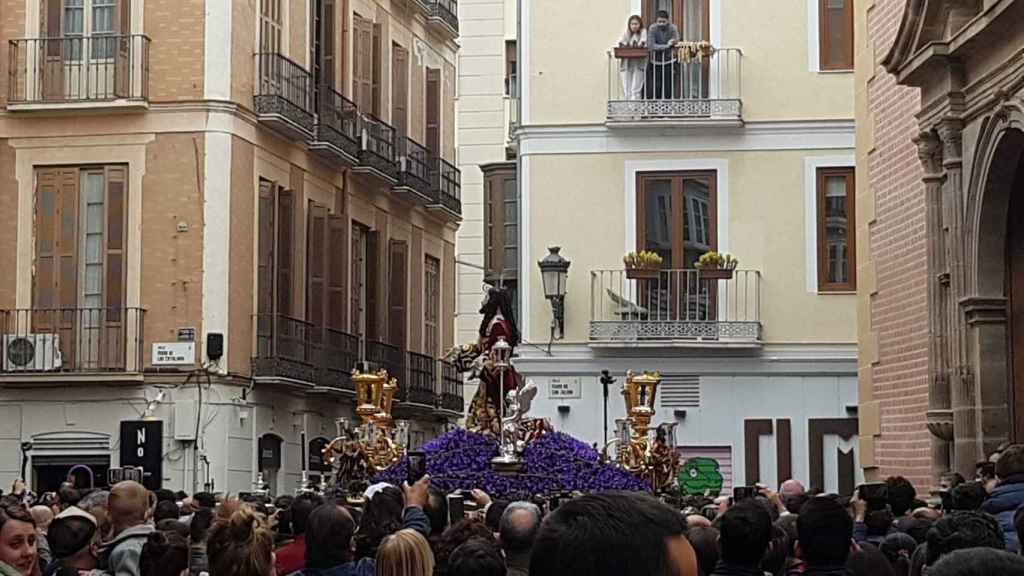 Nuestro Padre Jesús Orando en el Huerto pasa por el Muro de las Catalinas.