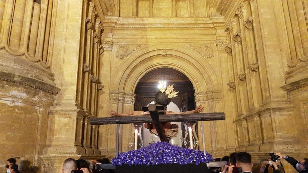 El Santísimo Cristo de la Crucifixión en su entrada a la Catedral.