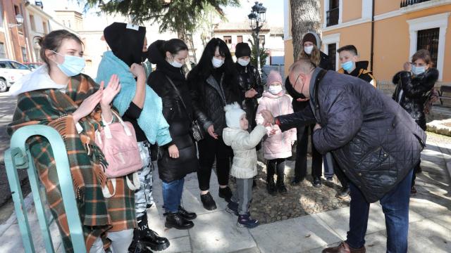 Paredes recibe a los primeros once refugiados, cinco niños y seis mujeres | Foto: Brágimo - ICAL