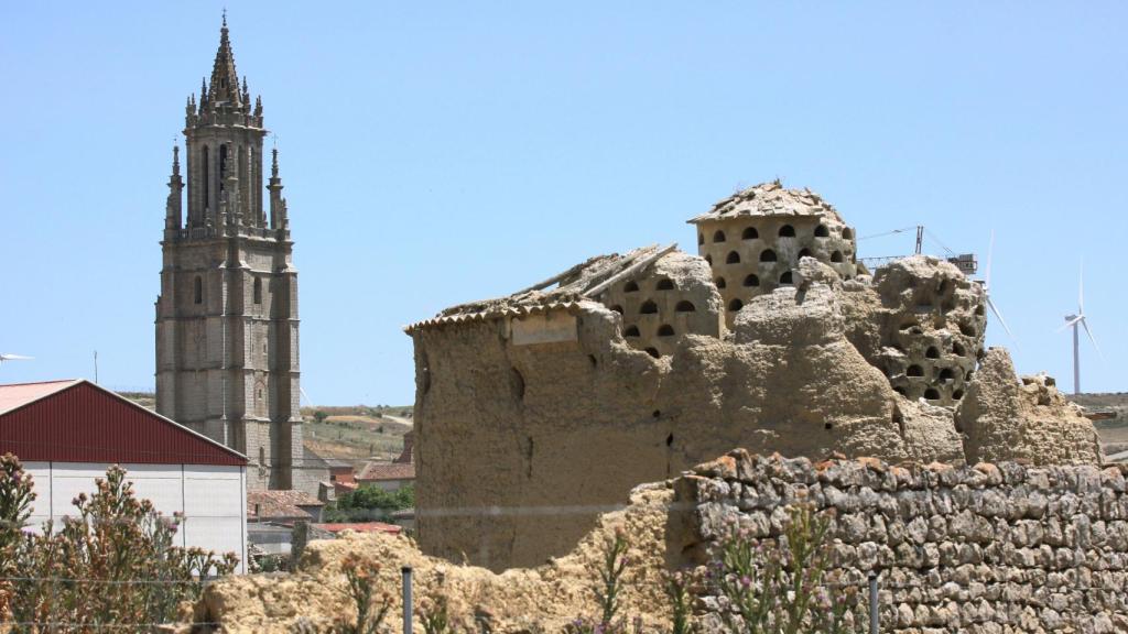 Un palomar en ruinas en Ampudia (Palencia) | ICAL - Brágimo