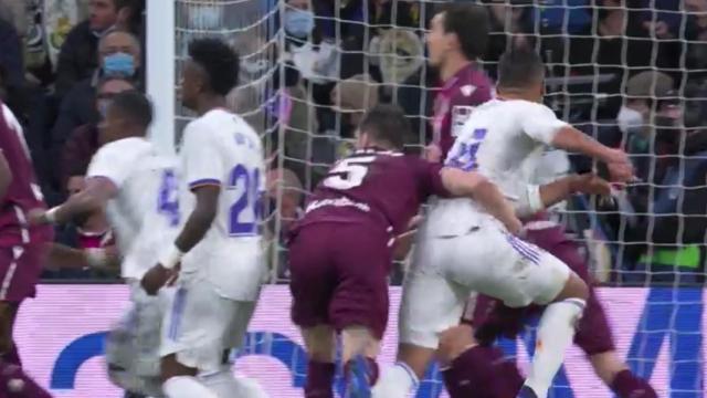 Posible penalti no pitado de Igor Zubeldia a Casemiro