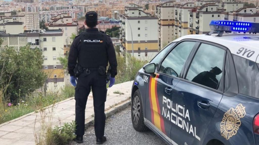 Una imagen de un agente de la Policía Nacional en Málaga.
