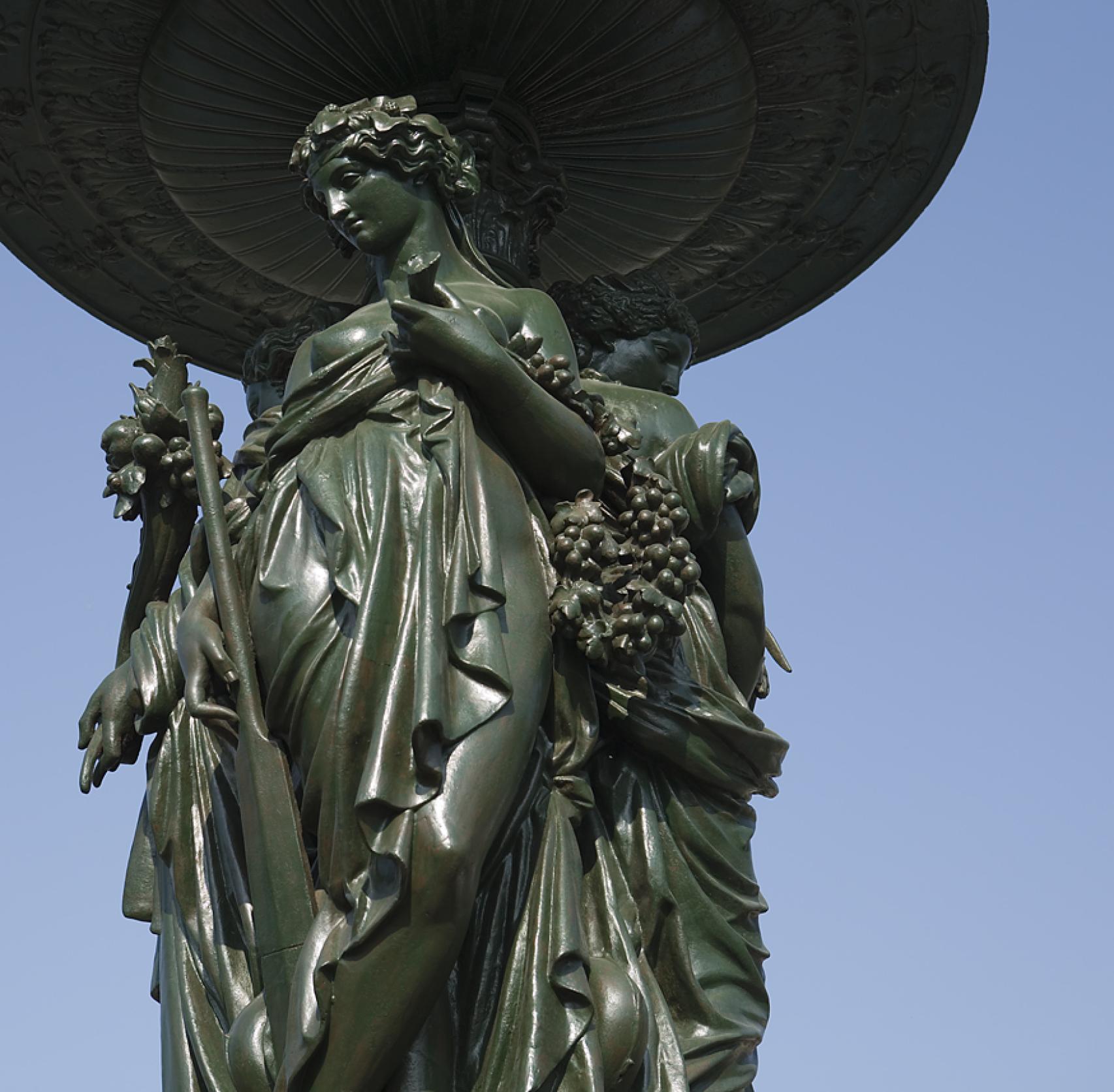 Imagen detalle de la fuente de las Tres Gracias.