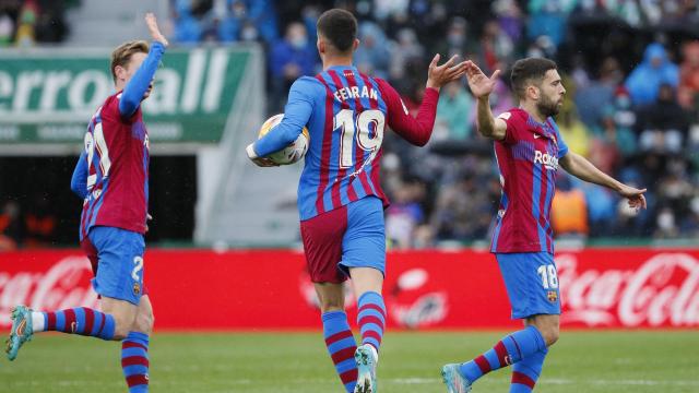 Ferran Torres, celebrando su primer gol con el Barcelona