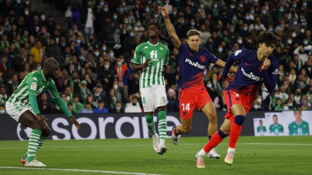 Joao Félix celebra su gol al Betis