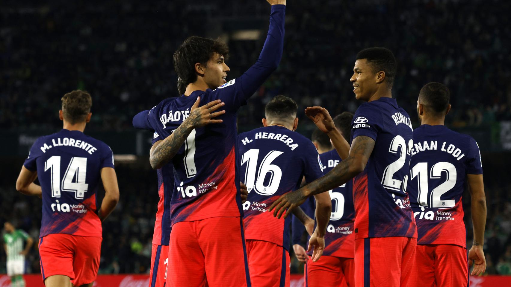 Joao Félix, con el puño en alto, para celebrar el 1-0 en el Villamarín