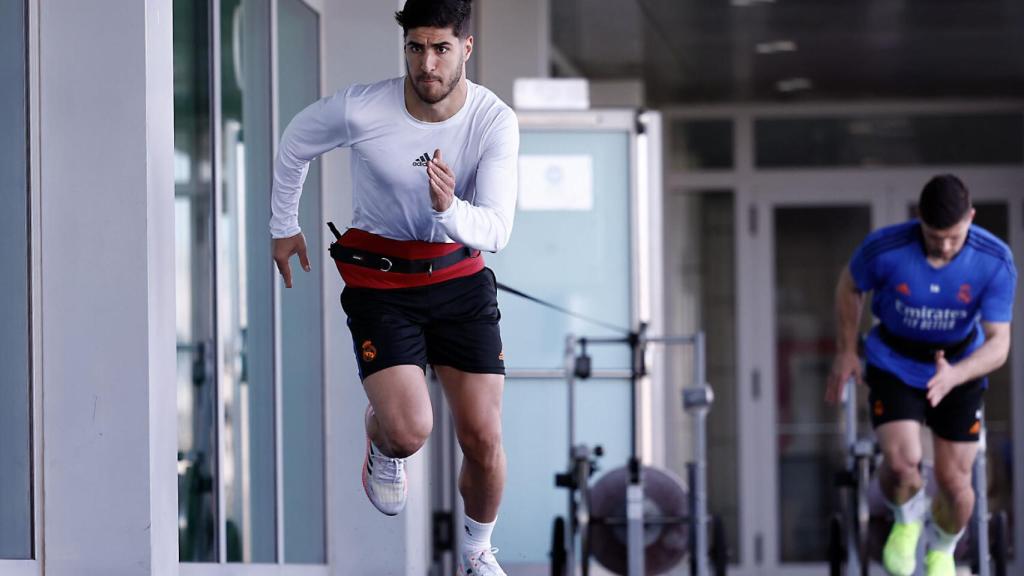 Marco Asensio realizando trabajo físico