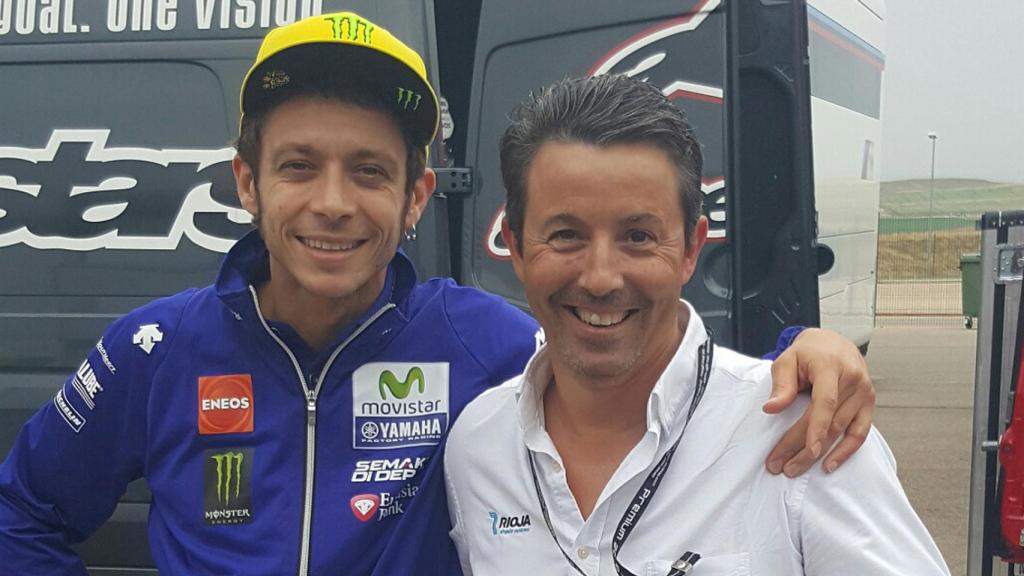 Fidel Rioja con Valentino Rossi.