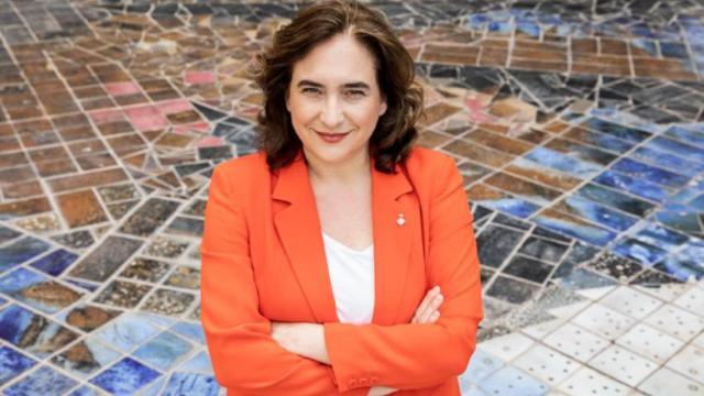 Ada Colau se aparta de la foto