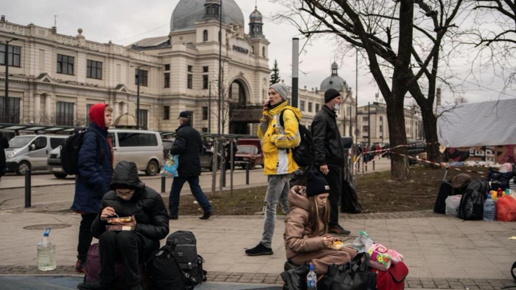 A las afueras de la estación en Lviv.