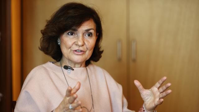 Carmen Calvo durante una entrevista.