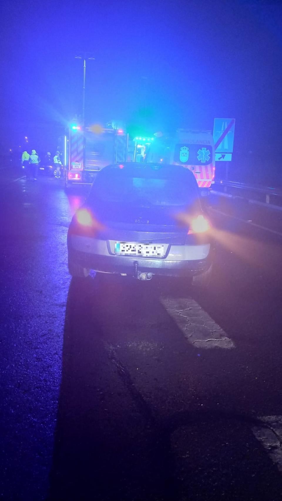El Renault Megane en el que viajaban los tres adolescentes que supuestamente embistieron al Seat Ibiza de la familia marroquí.