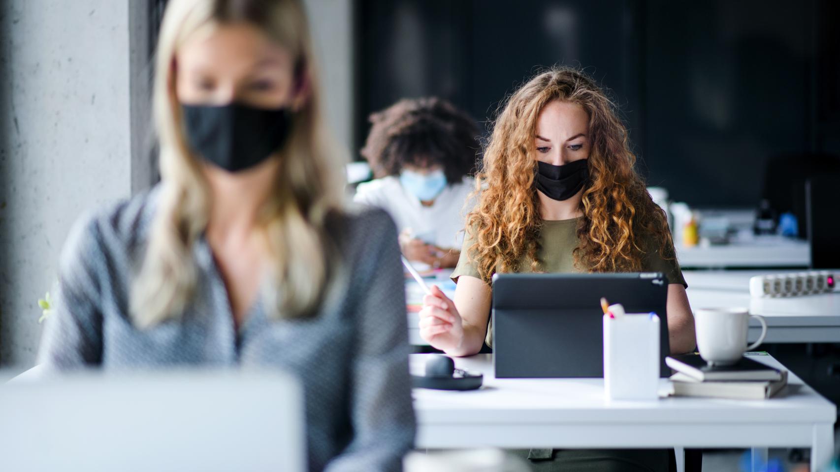 Mujeres trabajando