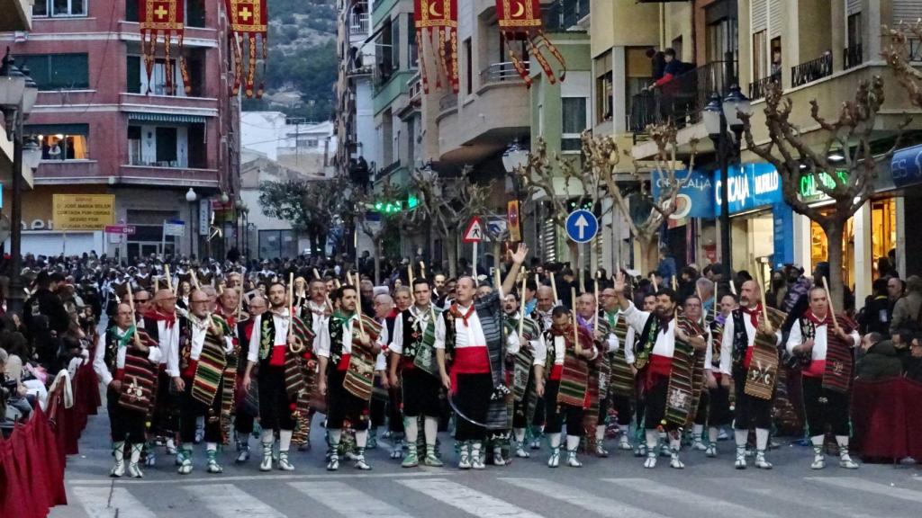 Un instante del Desfile del Ecuador Festero de Villena del pasado sábado.