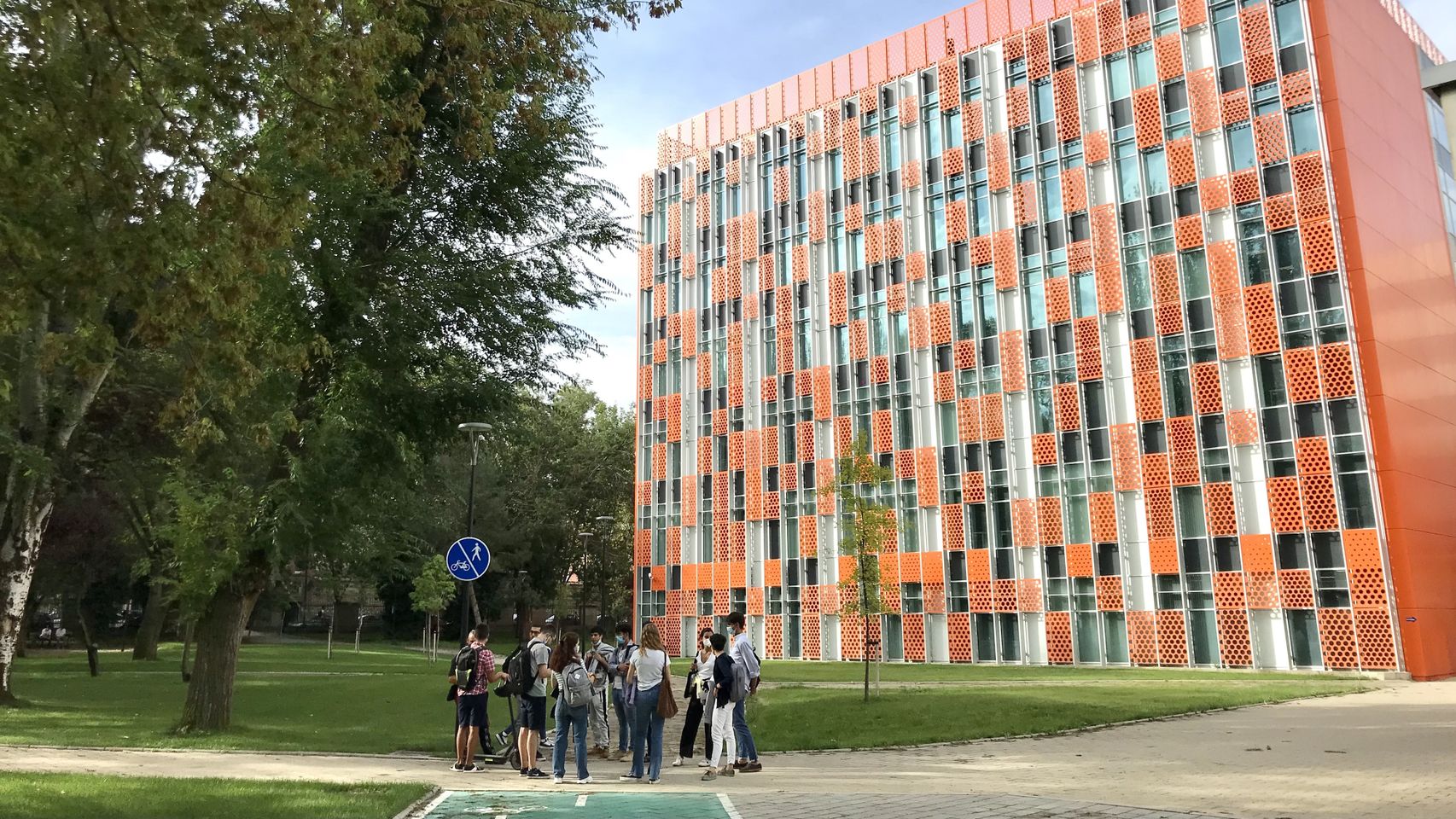 Estudiantes universitarios en el aulario de Induva de la Universidad de Valladolid