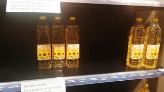 Encontrar aceite de girasol en los supermercados vallisoletanos: misión casi imposible por la guerra de Ucrania