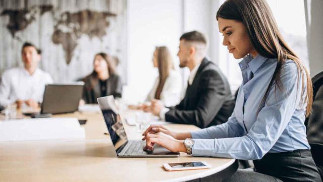 Brecha salarial: las mujeres de Castilla-La Mancha cobran 3.582 euros menos que los hombres