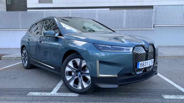 La versión probada del BMW iX es la xDrive40.