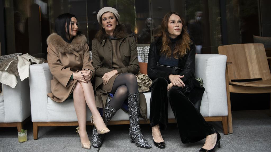 La vicepresidenta de EL ESPAÑOL junto a Nuria March y Antonia San Juan.
