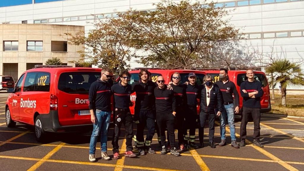 Imagen de los bomberos voluntarios de la Diputación que parten hasta Ucrania.