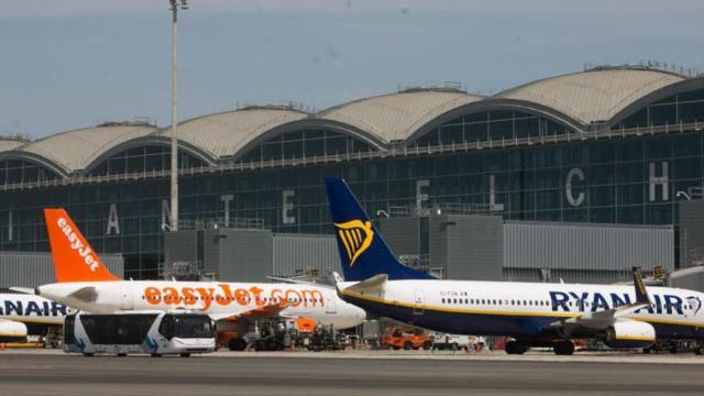 Aviones estacionados en el aeropuerto de Alicante-Elche.