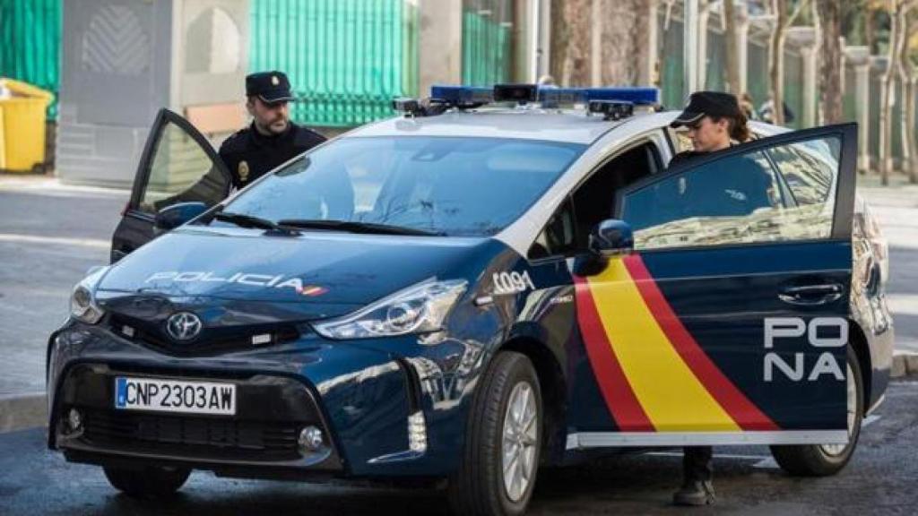 Imagen de archivo de dos agentes de la Policía Nacional