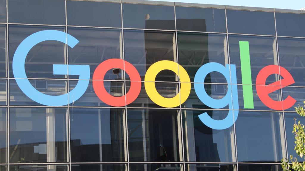 Logo de Google en la sede de la compañía en Mountain View