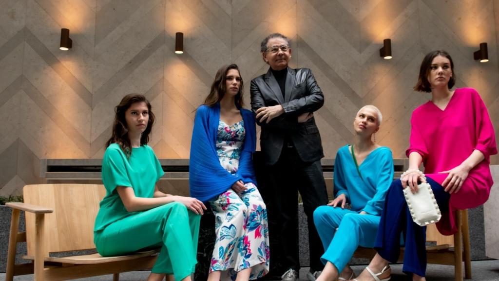 Roberto Verino en el desfile 'Belleza serena'.