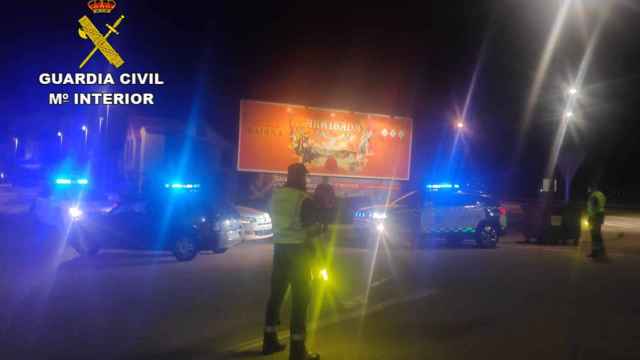 Control de la Guardia Civil en las inmediaciones de Baiona (Pontevedra), con motivo de la fiesta de la Arribada.