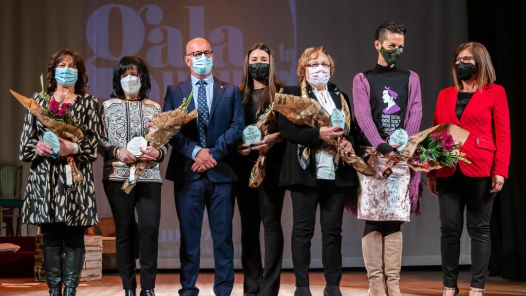 El alcalde de Mora, Emilio Bravo, participa en los actos de homenaje a la mujer