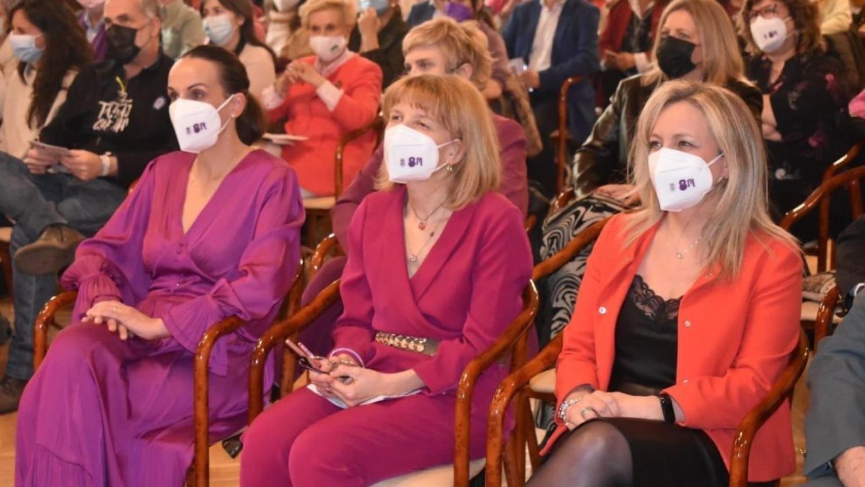 El ayuntamiento de Ciudad Real ha premiado a la periodista Julia Yébenes.