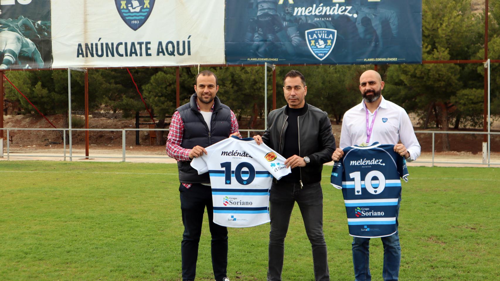 César Sempere, Dtor. de Rugby La Vila; Javier Meléndez, CEO de Patatas Meléndez; y Guillem Carrión, Jugador del Rugby La Vila