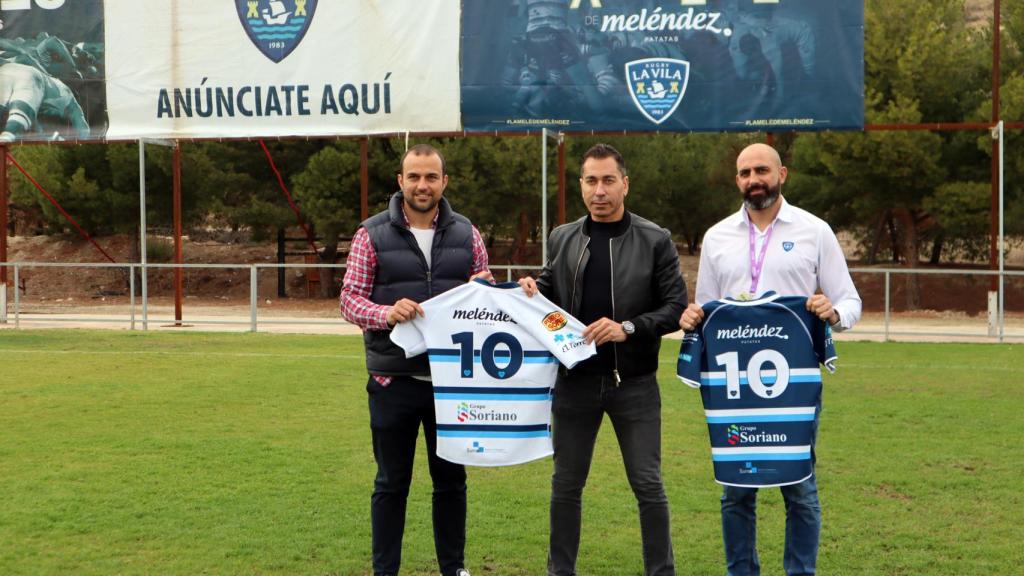 César Sempere, Dtor. de Rugby La Vila; Javier Meléndez, CEO de Patatas Meléndez; y Guillem Carrión, Jugador del Rugby La Vila
