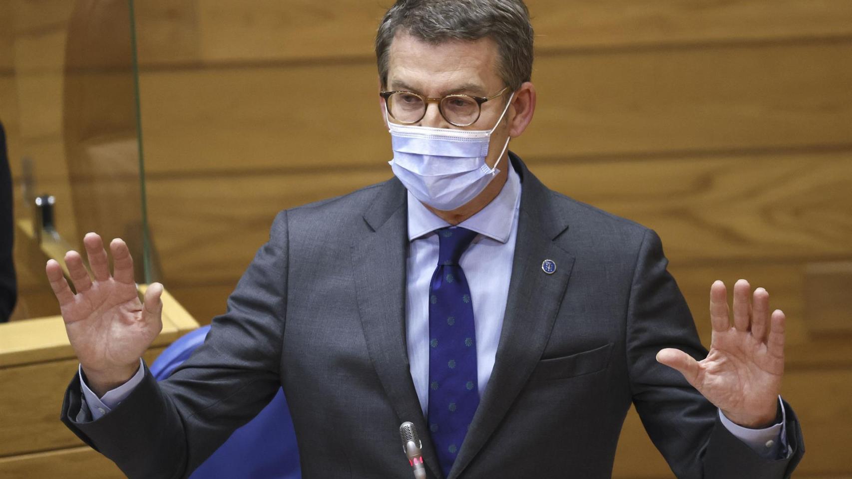 Alberto Núñez Feijóo durante el pleno del Parlamento de Galicia este miércoles en Santiago de Compostela. Efe