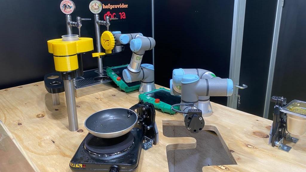 Robot en un stand del HIP.