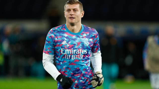 Toni Kroos, realizando un calentamiento.