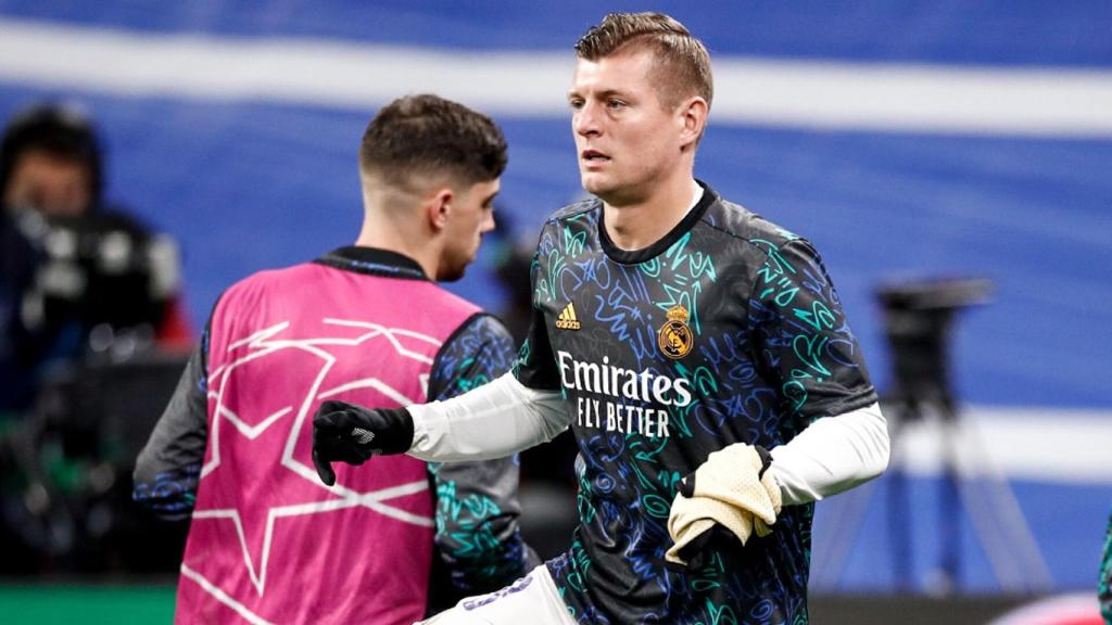 Toni Kroos y Fede Valverde, en el calentamiento.